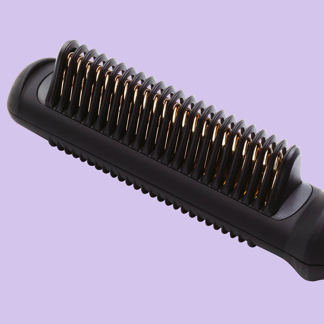 close-up-of-black-glider-pro-styling-comb-titanium-comb-on-both-sides