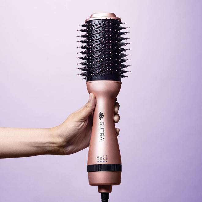 hand-holding-rose-gold-2-inch-professional-blowout-brush